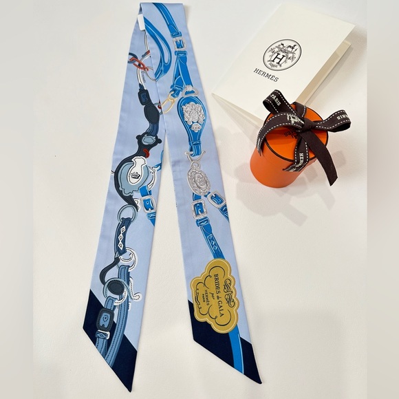 HERMES BLUE SILK TWILLY. NEW IN BOX. - Picture 1 of 15